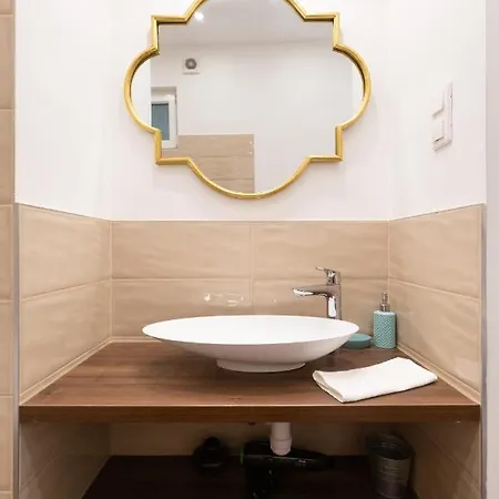 Lovely 2-bedroom At The Vaci Street * 布达佩斯