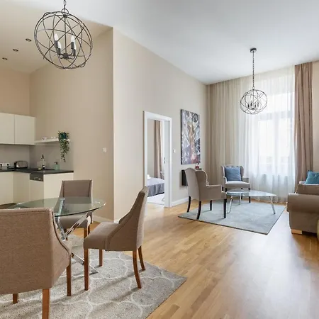 Lovely 2-bedroom At The Vaci Street 布达佩斯