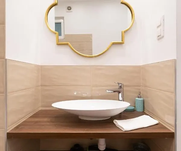 Lovely 2-bedroom At The Vaci Street * Budapesta