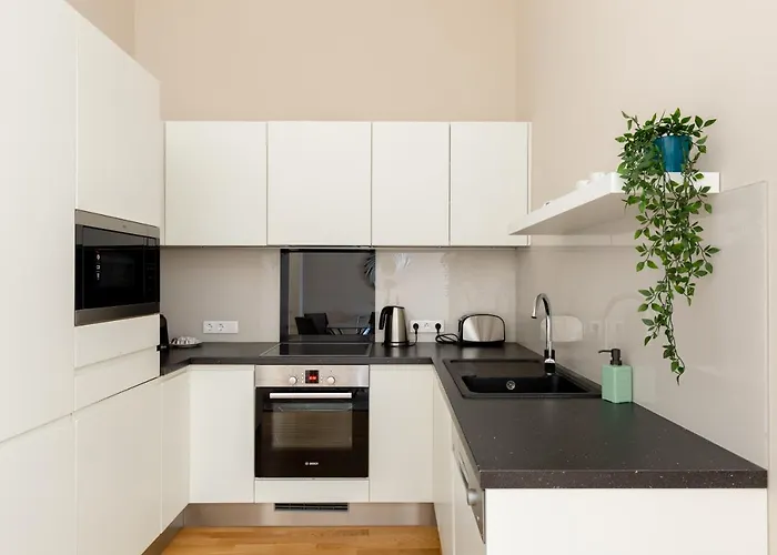 Lovely 2-bedroom At The Vaci Street Apartament *