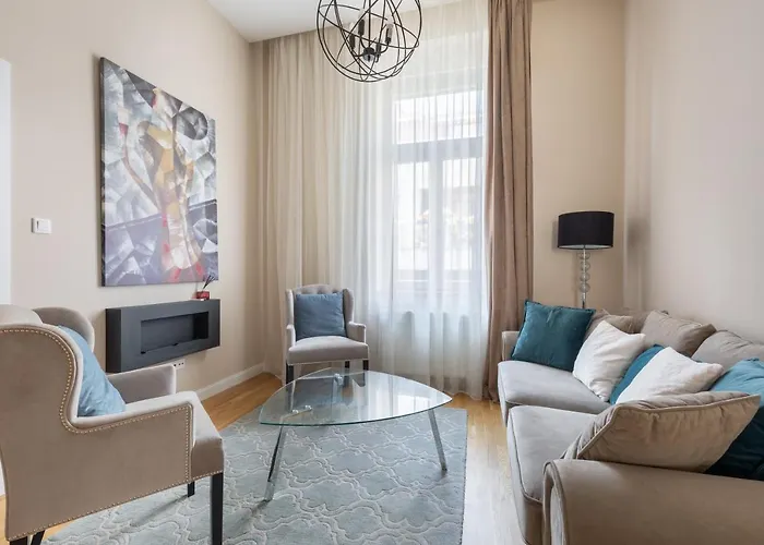 Lovely 2-bedroom At The Vaci Street Budapesta