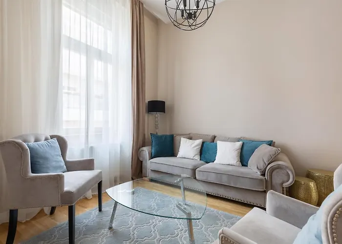 Lovely 2-bedroom At The Vaci Street Apartament Budapesta